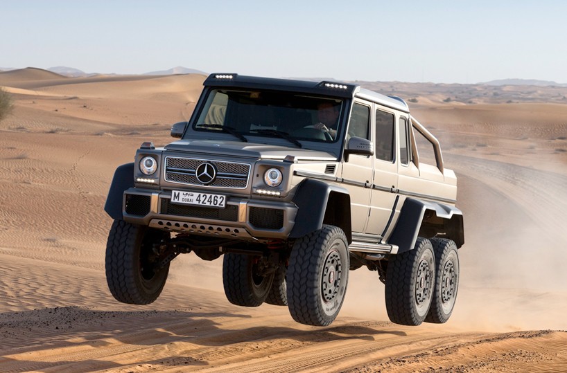 G63 AMG 6x6 là sản phẩm được nâng cấp từ mẫu xe quân sự G320 CDI từng được sử dụng trong quân đội Úc cách đây vài năm. xe có thiết kế 4 chỗ với đầy đủ trang thiết bị tiện nghi.