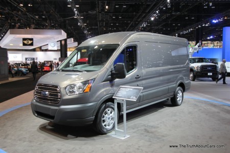 Dòng Ford Transit 2015 mới ra mắt sẽ thay thế dòng E-Series tồn tại suốt thời gian dài vừa qua, và cung cấp hiệu quả tiêu thụ nhiên liệu tốt hơn cũng như nhiều không gian hơn.