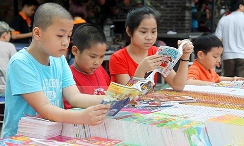 Hội chợ sách thiếu nhi, diễn ra Học viện Thanh thiếu niên Việt Nam (số 58 Nguyễn Chí Thanh, Đống Đa, Hà Nội) diễn ra từ 29/5- 1/6/2015 với mức giảm giá lên tới 50% là một trong những địa điểm lý tưởng để trẻ vui chơi, đọc và chọn mua sách nhân ngày 1/6.