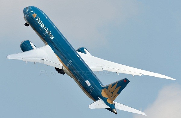 Trong ngày khai mạc triển lãm Paris Air Show 2015 tại sân bay Le Bourget (Paris, Pháp), chiếc  máy bay Boeing 787-9 của Vietnam Airlines do Boeing sản xuất đã thực hiện thành công chuyến bay trình diễn đẹp mắt.