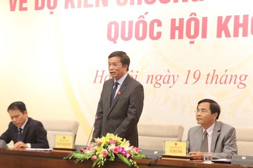 Tuần qua, thông  tin nóng được dư luận quan tâm có liên quan đến kỳ họp thứ 3 Quốc hội khóa XIV. Kỳ họp thứ 3 Quốc hội khóa XIV diễn ra trong 22,5 ngày (22/5 đến 21/6) sẽ xem xét, thông qua 13 dự án luật, 5 dự thảo nghị quyết... Bên cạnh đó, Quốc hội cũng tập trung xem xét, quyết định nhiều nội dung quan trọng liên quan đến tình hình phát triển kinh tế - xã hội và nhiều vấn đề quan trọng của đất nước.