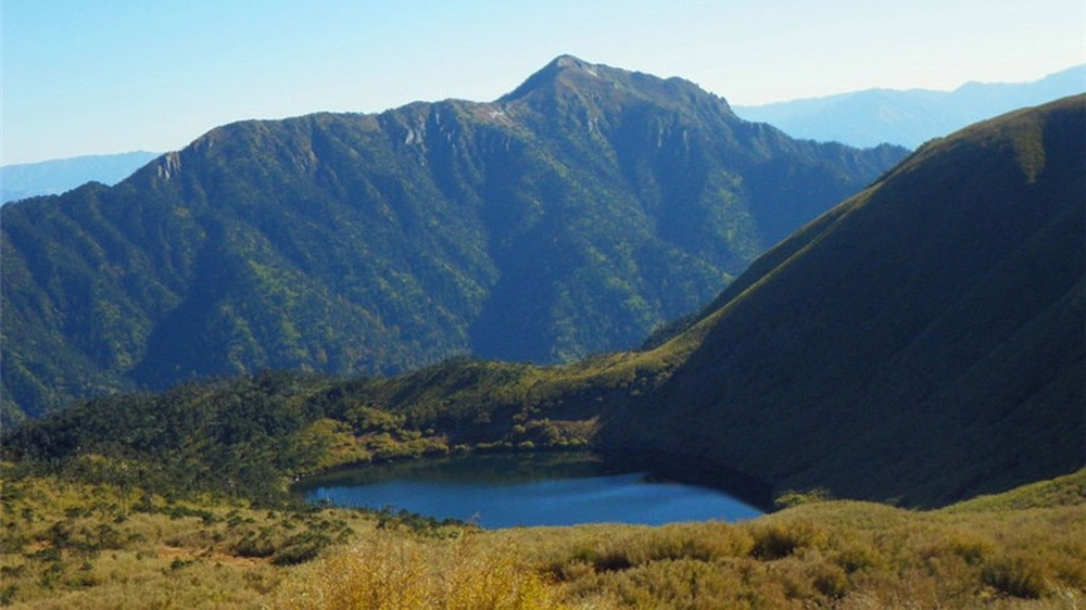 Sở dĩ nơi đây có thể “hô mưa, gọi gió” là do  hồ nằm ở trên cao 3.540 m so với mực nước biển