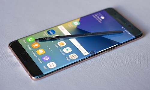 Samsung Galaxy Note 7 được coi là câu chuyện đáng chú ý nhất trong dòng  sản phẩm công nghệ bị khai tử 2016. Ảnh: Cnet.