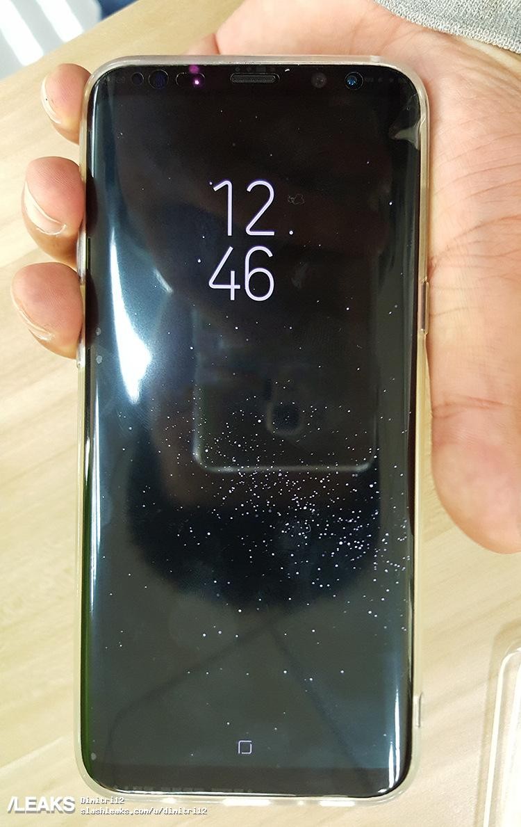 Mới đây, những hình trên tay rõ nét của  Samsung Galaxy S8 sắp trinh làng được hé lộ trên trang Slash Leaks.