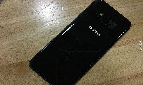 Rò rỉ ảnh thực tế Samsung Galaxy S8 phiên bản đen bóng