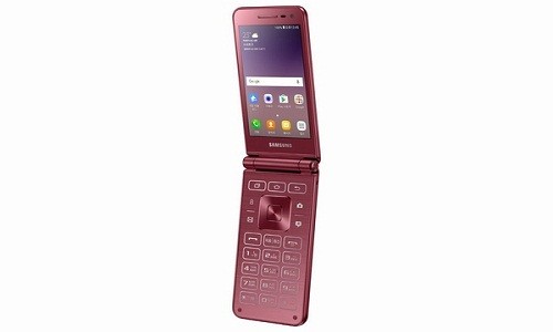 Nhìn bề ngoài, smartphone nắp gập này có thiết kế trông rất giống với phiên bản cũ nhưng có bàn phím lớn hơn. Điện thoại này có hai màu hồng và đen để người dùng lựa chọn.