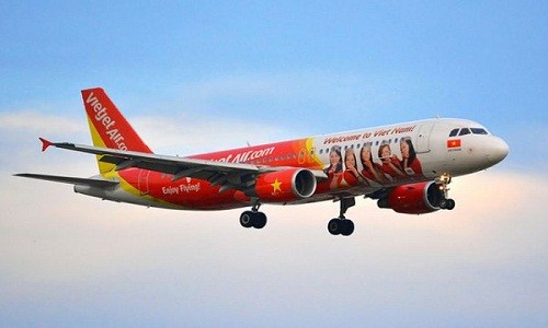 Nhằm đón mừng ngày Phụ nữ Việt Nam 20/10, hãng hàng không VietjetAir tung  khuyến mãi khủng dịp 20/10 bằng việc mở bán 300,000 vé máy bay ngày 20/10 giá rẻ chỉ từ 0 đồng. Ảnh: Vietjetgiare.