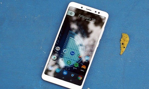 Xiaomi Redmi Note 5 Pro (4.99 triệu đồng): Đây là  smartphone được đánh giá là “không có đối thủ” trong phân khúc dưới 5 triệu. Thiết bị sở hữu thiết kế vỏ kim loại nguyên khối với cụm camera kép thời thượng, màn hình tràn viền siêu mỏng cùng chip xử lý mạnh mẽ.