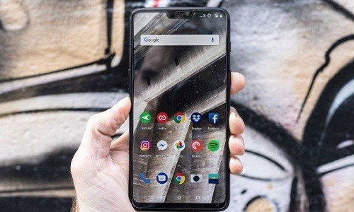  OnePlus 6 sẽ lên kệ từ ngày 22/5 tại thị trường Mỹ và châu Âu với giá khởi điểm 529USD cho bản RAM 6GB + ROM 64GB; 579USD cho bản RAM 8GB + ROM 128GB và cao nhất là 629USD cho bản RAM 8GB + ROM 256GB. Riêng bản màu trắng hồng chỉ có bản RAM 8GB + ROM 128GB.