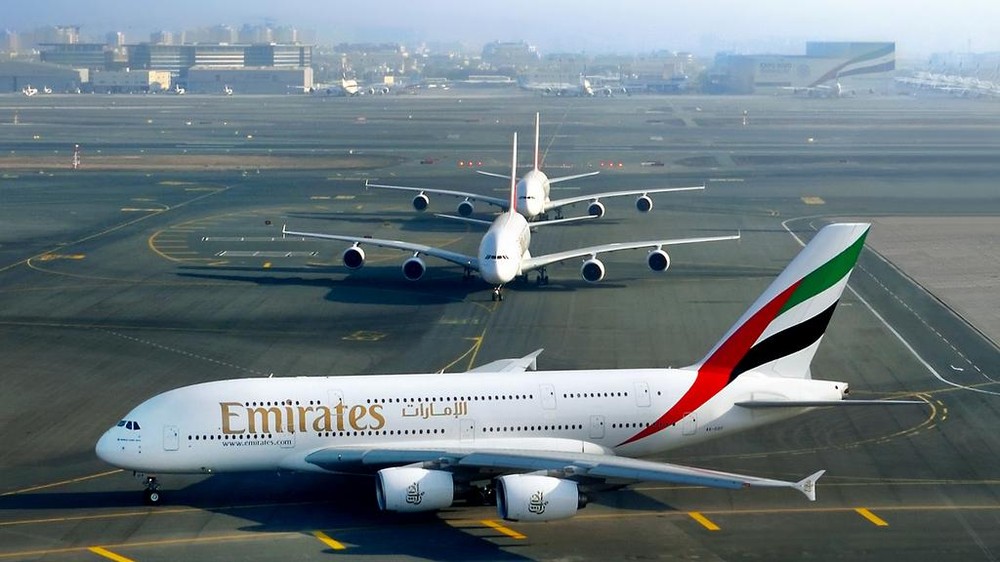 Lương khởi điểm cho  phi công của hãng hàng không đình đám Emirates Airlines là 11.134,8 USD/tháng với gia số 2%/năm. Thêm vào đó mỗi giờ bay phi công còn có thể nhận được trợ cấp trách nhiệm tương đương 50DH/giờ bay (13,5 USD). Ảnh: The National.