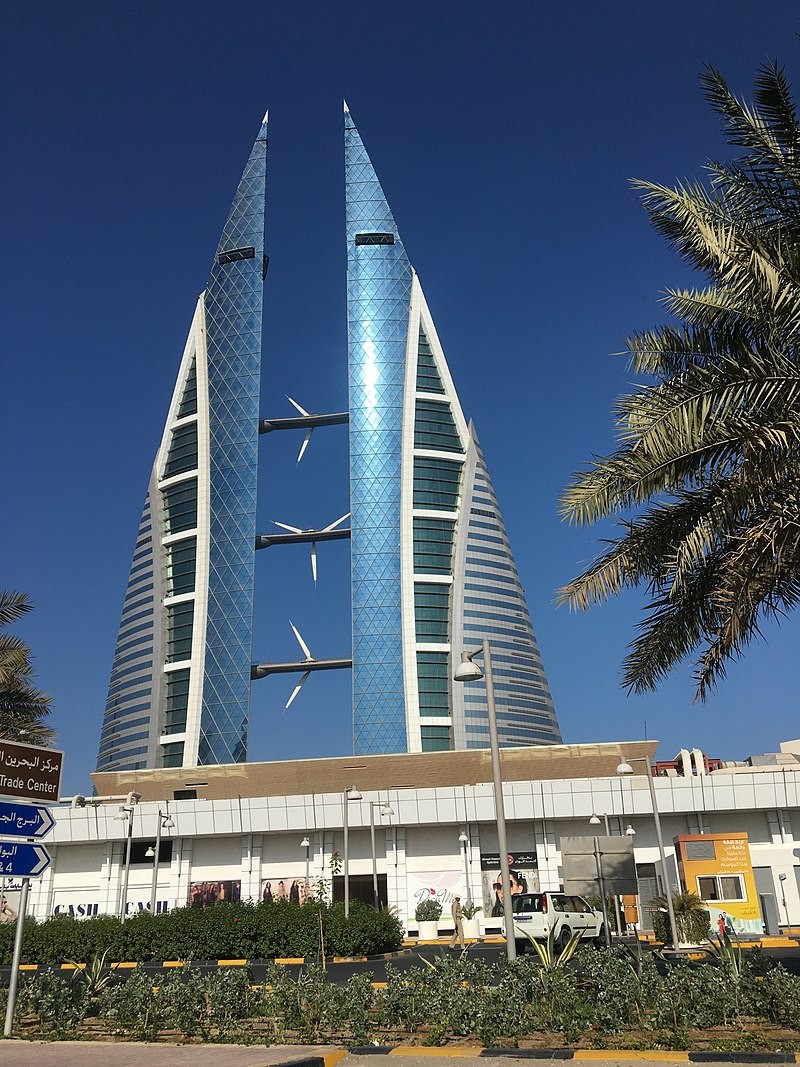 Nằm tại Thủ đô Manama (Bahrain), Trung tâm thương mại thế giới World Trade Centre là một tòa tháp đôi cao 240m do kiến trúc sư người Nam Phi Shaun Killa thiết kế. Ảnh: Wiki.