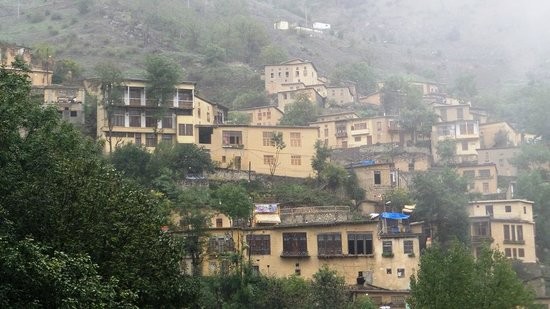 Nằm trên sườn núi cao của dãy Alborz, làng Masouleh (tỉnh Gilan, Iran) nổi tiếng với toàn bộ thiết kế đều là  nhà mái bằng. Ảnh: TripAdvisor.