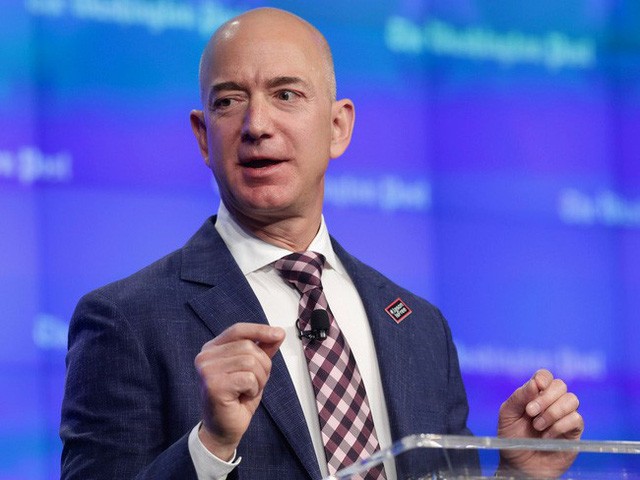  Tỷ phú giàu nhất thế giới Jeff Bezos cho rằng tiết kiệm sẽ thúc đẩy đổi mới cũng như những ràng buộc khác. Và một trong những cách để thoát ra khỏi chiếc hộp chật hẹp là tự vẽ ra con đường cho mình.