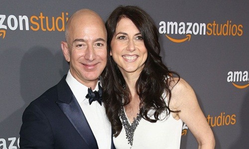 Sau công bố ly hôn chấn động cả thế giới của  tỷ phú Jeff Bezos, nhiều đồn đoán về thoả thuận chia tài sản của cặp vợ chồng giàu nhất hành tinh. Ảnh: People.