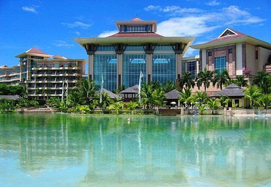 Là một trong những khách sạn đẹp nhất thế giới, The Empire Hotel &amp; Country Club  khách sạn 6 sao sang trọng nhất ở Brunei.