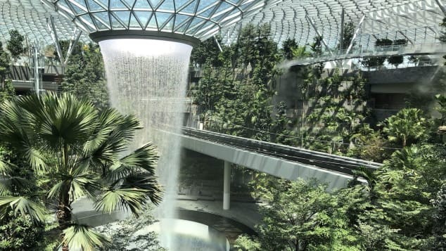 Sân bay quốc tế Changi (Singapore) tiếp tục dẫn đầu nhóm s ân bay tốt nhất thế giới 2019. Đây là năm thứ 7 liên tiếp Changi giữ danh hiệu này từ sau khi soán ngôi của sân bay Hong Kong.