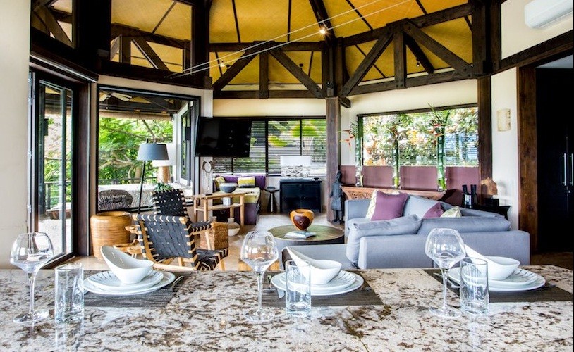 Đứng đầu danh sách  khách sạn hàng đầu thế giới 2019 là Tulemar Resort &amp; Beach, nằm ở Manuel Antonio, Quepos (Costa Rica). Đây là một khu nghỉ dưỡng rộng 33 mẫu Anh, bao gồm 50 phòng nghỉ.