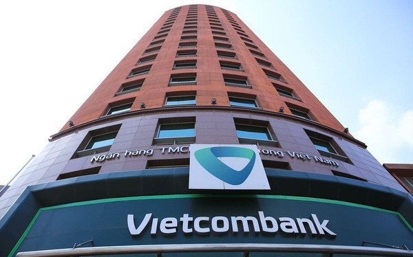 Tiền trong tài khoản 2 khách hàng Vietcombank đồng loạt 'bốc hơi' trong đêm