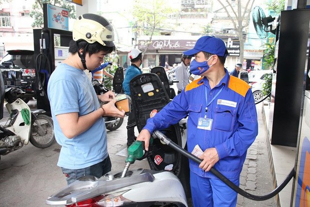 Liên Bộ Công Thương - Tài chính vừa phát đi thông báo về việc điều chỉnh  giá xăng kể từ 15h chiều nay (1/8).