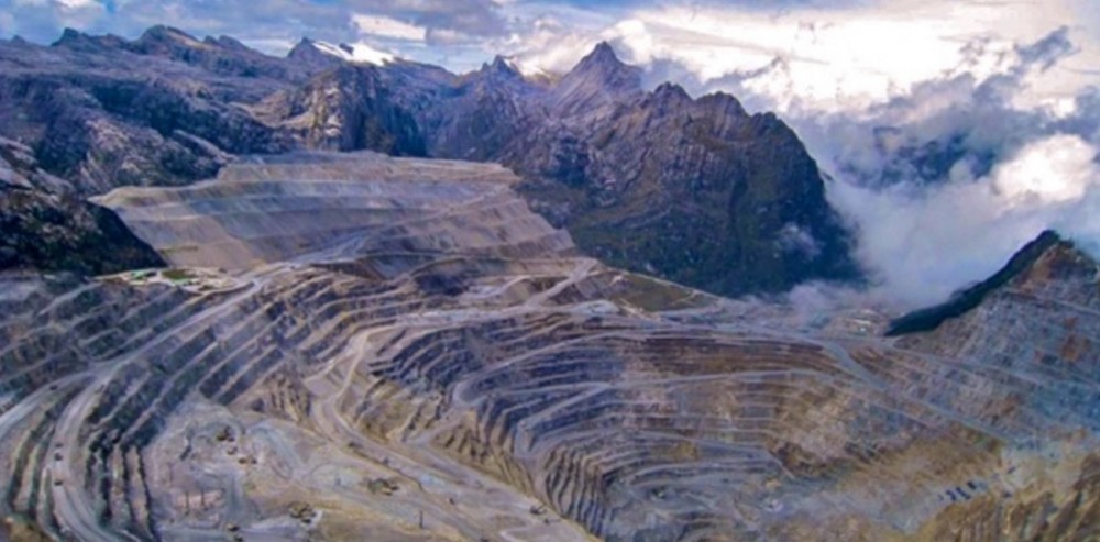 Grasberg ở tỉnh Papuam Indonesia được xem là  mỏ vàng lớn nhất thế giới. Năm 2018, mỏ này sản xuất khoảng 2,7 triệu ounce vàng.