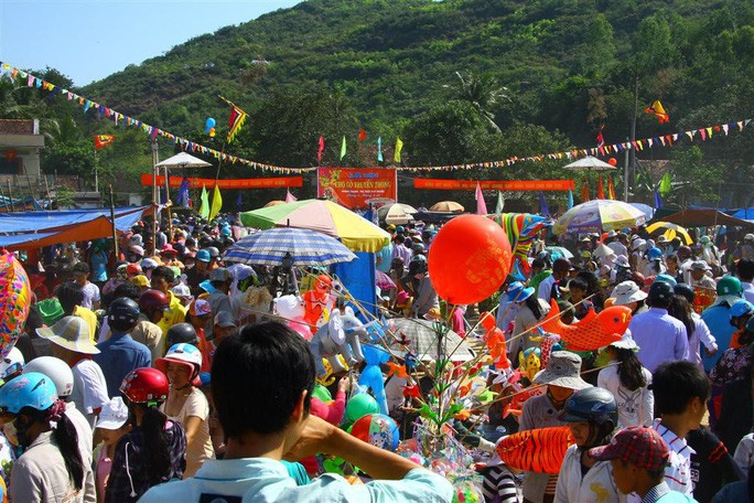 Chợ Gò ở thị trấn Tuy Phước (huyện Tuy Phước, tỉnh Bình Định) họp ngày mùng 1 Tết để tưởng nhớ công lao của nhà Tây Sơn cùng với ý nghĩa của lễ hội dân gian được đích thân vua Quang Trung khai mạc. Ảnh: Người lao động