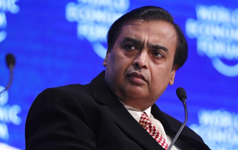 Theo dữ liệu từ xếp hạng tỷ phú Bloomberg Billionaires Index, ông  Mukesh Ambani - người giàu nhất châu Á đang sở hữu khối tài sản 92,6 tỷ USD. Với khối tài sản này, ông đang là người giàu thứ 12 trên thế giới và sắp gia nhập “câu lạc bộ” tài sản 100 tỷ USD. Ảnh: Bloomberg.