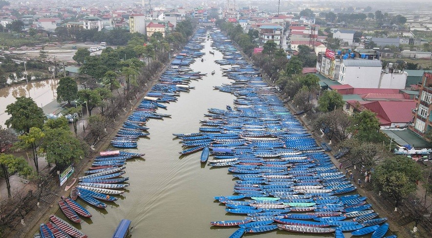 Hàng nghìn du khách trẩy hội chùa Hương trong ngày mở cửa thí điểm