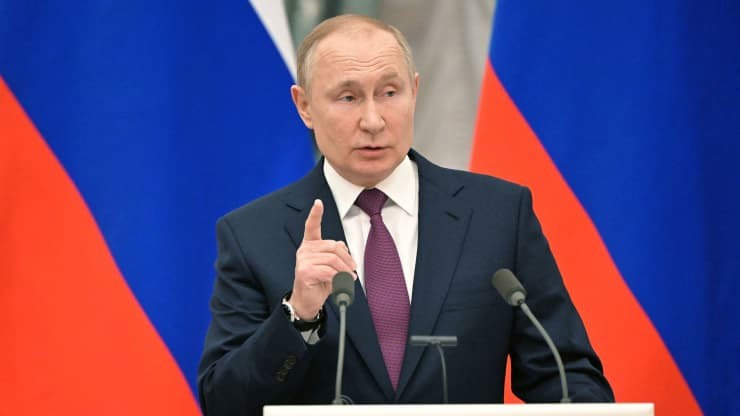  Tổng thống Nga Vladimir Putin là trong những nhân vật quyền lực và có tầm ảnh hưởng bậc nhất thế giới. Trong vài lần xuất hiện trước công chúng, nhà lãnh đạo Nga để lộ trên tay những chiếc đồng hồ khá đắt đỏ.