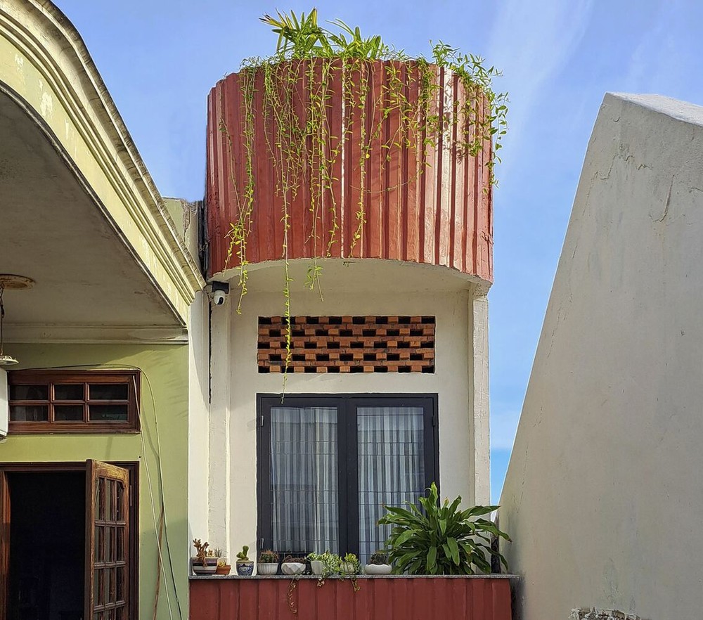 Little Red House là  ngôi nhà các con xây tặng bố mẹ tại thành phố Phan Thiết.