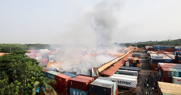 Kho container cháy 3 ngày, khói độc bao trùm ở Bangladesh