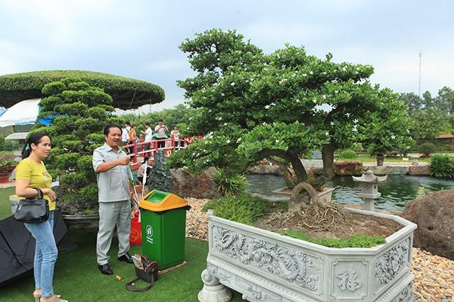 Ông Lê Văn Dũng (TP. Sông Công, Thái Nguyên) nổi tiếng là một tay chơi “khét tiếng” trong giới sinh vật cảnh ở Việt Nam. Ông sở hữu khuôn viên vườn rộng hàng nghìn mét vuông với hàng nghìn cây cảnh. Ảnh: Người đưa tin