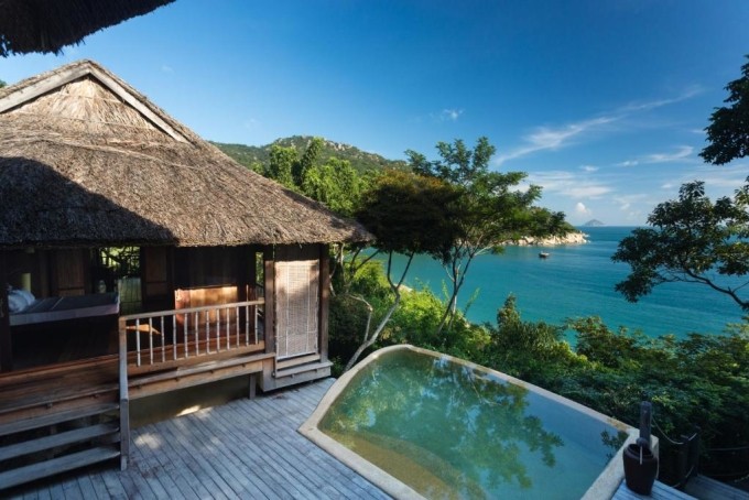 Mới đây, Six Senses Ninh Vân Bay và InterContinental Danang Sun Peninsula Resort được vinh danh trong top 50  khu nghỉ dưỡng yêu thích nhất thế giới 2022 trong khuôn khổ giải thưởng của Condé Nast Traveler. Ảnh: Booking