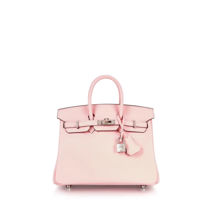 Hermès Birkin là một trong những chiếc túi xách sang trọng được khao khát nhất hành tinh khi hàng dài người chờ mua và sẵn sàng trả hàng chục hay hàng trăm nghìn USD để sở hữu.