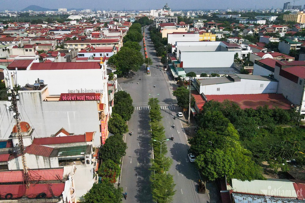 Làng nghề truyền thống Đồng Kỵ (Bắc Ninh) hiện có hơn 400 công ty, hộ gia đình sản xuất đồ thủ công mỹ nghệ. Nhờ sự ăn nên làm ra, nơi đây sạch sẽ, khang trang với nhiều ngôi nhà cao tầng to đẹp, hiện đại.