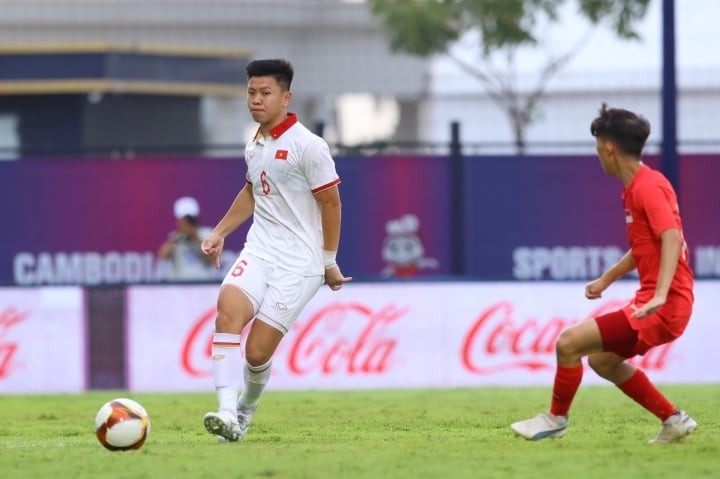  Vũ Tiến Long cái tên ấn tượng của đội tuyển U22 Việt Nam thi đấu tại SEA Games 32.