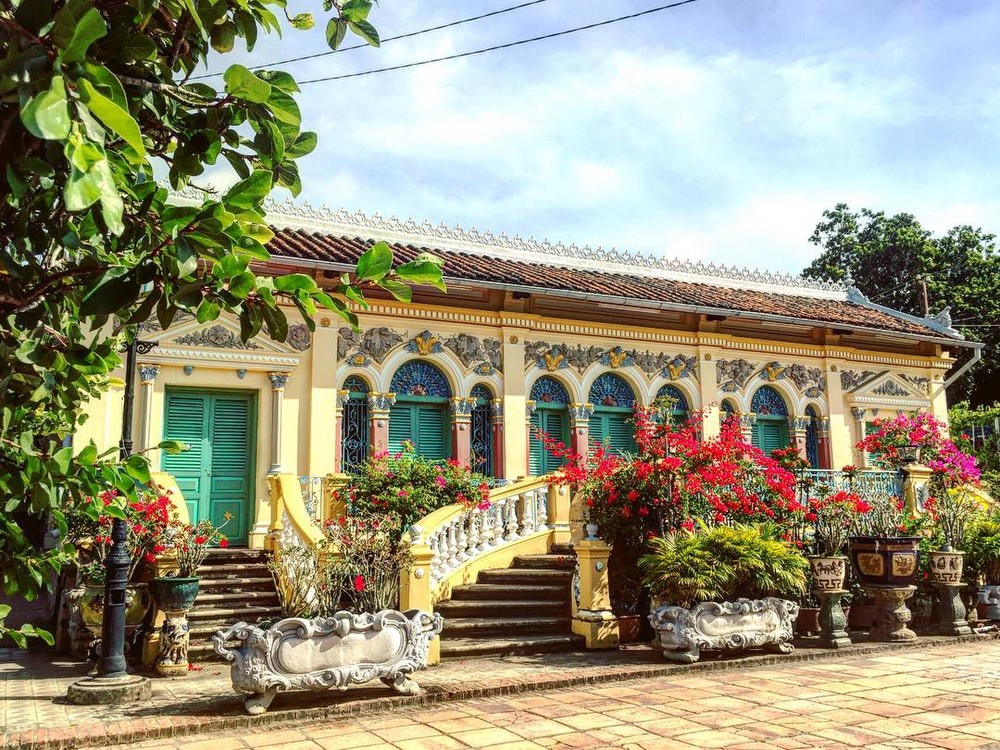 Cách thành phố Cần Thơ khoảng 10 km,  nhà cổ Bình Thủy là một trong những công trình kiến trúc độc đáo có tuổi đời gần 150 năm còn giữ nguyên vẹn nét đẹp xưa. Ảnh: Thamhiemmekong