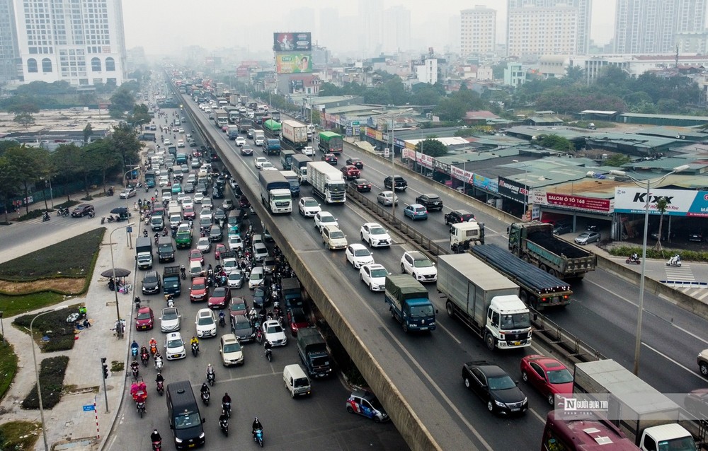 Ngày 7/2 (28 tháng Chạp) là ngày làm việc cuối cùng trước khi người lao động bước vào kỳ nghỉ Tết Nguyên đán Giáp Thìn kéo dài 7 ngày.