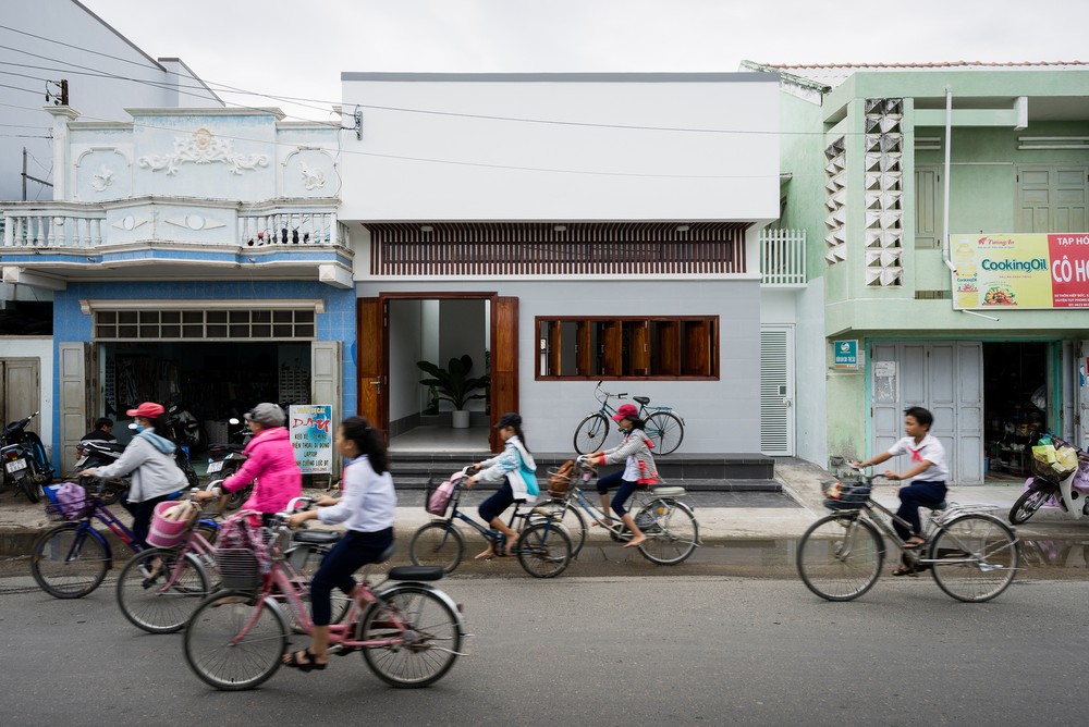 Vùng ven duyên hải Nam Trung Bộ từ lâu được định hình bởi những  ngôi nhà 1 tầng đơn giản, mang dáng dấp tuy đơn giản nhưng có một sức hút đặc biệt.