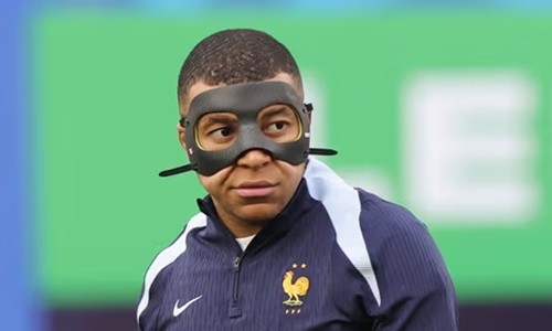  Kylian Mbappe là một trong những cầu thủ được săn lùng nhiều nhất trên thế giới. Ở tuổi 26, Mbappe không chỉ ghi tên mình vào danh sách những ngôi sao làng bóng đá mà còn sở hữu khối tài sản đáng nể. Ảnh: The Guardian