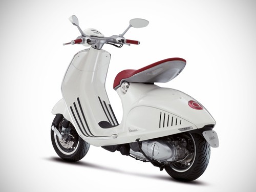 Vespa 946 phiên bản 2013 nhập khẩu nguyên chiếc là mẫu xe tay ga đắt nhất từ trước tới nay tại thị trường Việt Nam của hãng Piaggio, được bán với giá 340 triệu đồng/chiếc. Mẫu xe là sự kết hợp của các đường nét cổ điển với sự cách tân đột phá. Xe có hai màu trắng và đen, với thiết kế yên dốc và đuôi vểnh như đuôi ong bầu. Vespa 946 được trang bị động cơ 3 van, 4 thì, 125cc, xy lanh đơn, làm mát bằng không khí, phun xăng điện tử, đạt mức tiêu thụ 50km/lít nhiên liệu.