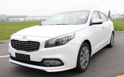 Kia K4 là mẫu sedan hạng trung trước mắt chỉ sản xuất cho thị trường Trung Quốc, sử dụng chung khung gầm với người anh em cùng tập đoàn là mẫu Hyundai Mistra, tương tự như nhiều mẫu xe Kia hiện nay như Sorento - Santa Fe...