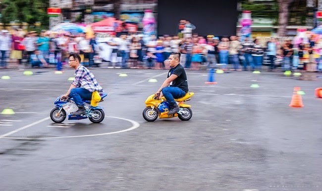 Đến ngày hội Vietnam Motorbike Festival 2014, khách tham gia sẽ có cơ hội tự tay cầm lái những chiếc môtô tí hon trước sự reo hò cổ vũ cuồng nhiệt của mọi người.