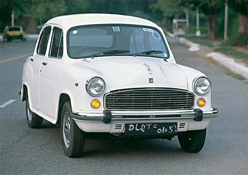 Hindustan Ambassador từng là một trong những chiến binh kỳ cựu nhất và chỉ mới bị ngưng sản xuất vào cuối tháng 5 năm nay, đánh dấu 57 năm sản xuất liên tục. Trong suốt thời kỳ dài, sản phẩm này từng là biểu tượng của ngành sản xuất xe hơi Ấn Độ và đã từng chiếm 70 - 80 % số lượng xe chạy trên đường tại Ấn Độ. Đó cũng là thời kỳ vàng son mà những khách hàng ở nước này phải đợi đến 1 năm để được nhận xe đã đặt mua.