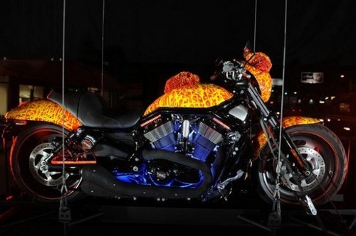 Harley-Davidson đứng đầu trong Top 10 là phiên bản "ma tốc độ" với mức giá hơn 21 tỷ đồng. Không chỉ có mẫu mã cực độc, sang trọng, Harley-Davidson còn được trang bị động cơ “khủng” và vận hành theo kiểu “ma tốc độ”.