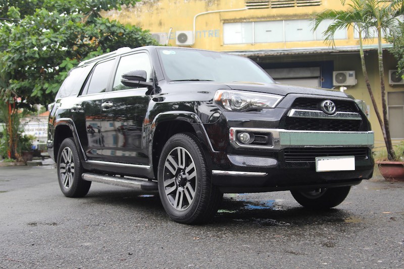 Với ngoại hình cơ bắp, hầm hố, Toyota 4Runner Limited là một trong những chiếc SUV được dân Mỹ ưa chuộng. Với phiên bản thế hệ mới nhất, kiểu dáng của 4Runner đã cho thấy một phong cách Mỹ đậm chất offroad.