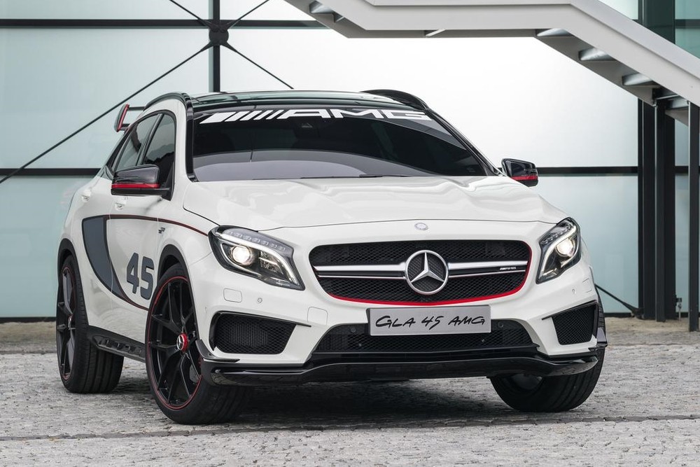 Mercedes GLA45 AMG ghi điểm bởi thiết kế ngoại thất ấn tượng và mạnh mẽ.