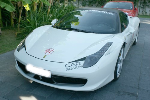 Ferari 458 Italia màu trắng về Việt Nam năm 2011, từng tham gia hành trình "Car Passion 2011". Đây là chiếc Ferrari 458 Italia màu trắng Bianco Avus duy nhất tại Việt Nam.