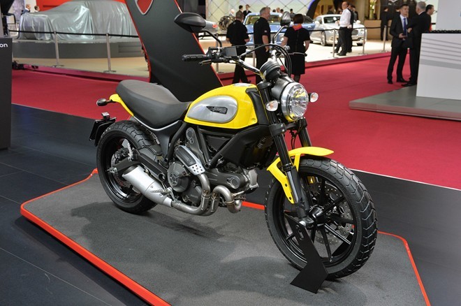 Ducati Scrambler giành ngôi vị quán quân với số phiếu bình chọn chiếm 43%, bỏ xa các đối thủ phía sau. Scrambler sở hữu thiết kế mang nét hoài cổ, kết hợp những công nghệ hiện đại. Ducati Scrambler được trang bị động cơ L-Twin 803 phân khối, công suất 75 mã lực.