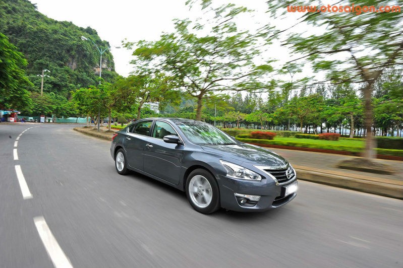 Với khách hàng Việt Nam, những Toyota Camry, Honda Accord, Hyundai Sonata hay Mazda6 đều là những cái tên quá quen thuộc trong phân khúc xe sedan hạng D. Tuy nhiên nước Nhật vẫn còn một ứng viên rất nổi tiếng khác là Nissan Altima, hay còn gọi là Teana tại thị trường Việt Nam.