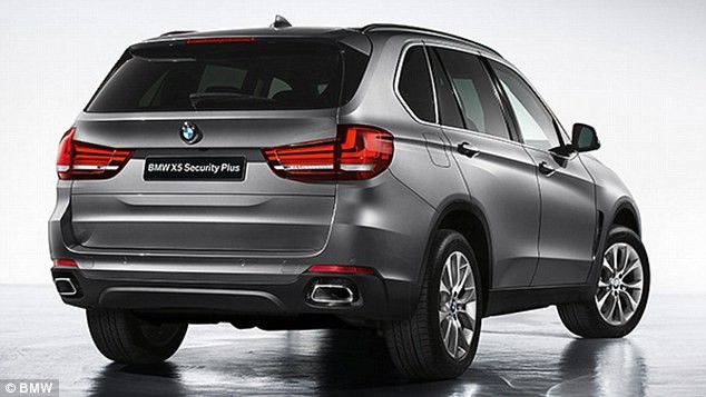 Nhà sản xuất của Đức cho biết, BMW X5 Security Plus là mẫu xe bọc thép đầu tiên của hãng có khả năng chống được đạn AK-47. Mẫu xe đã được giới thiệu tại Triển lãm ô tô quốc tế Moscow (Nga) vừa diễn ra.